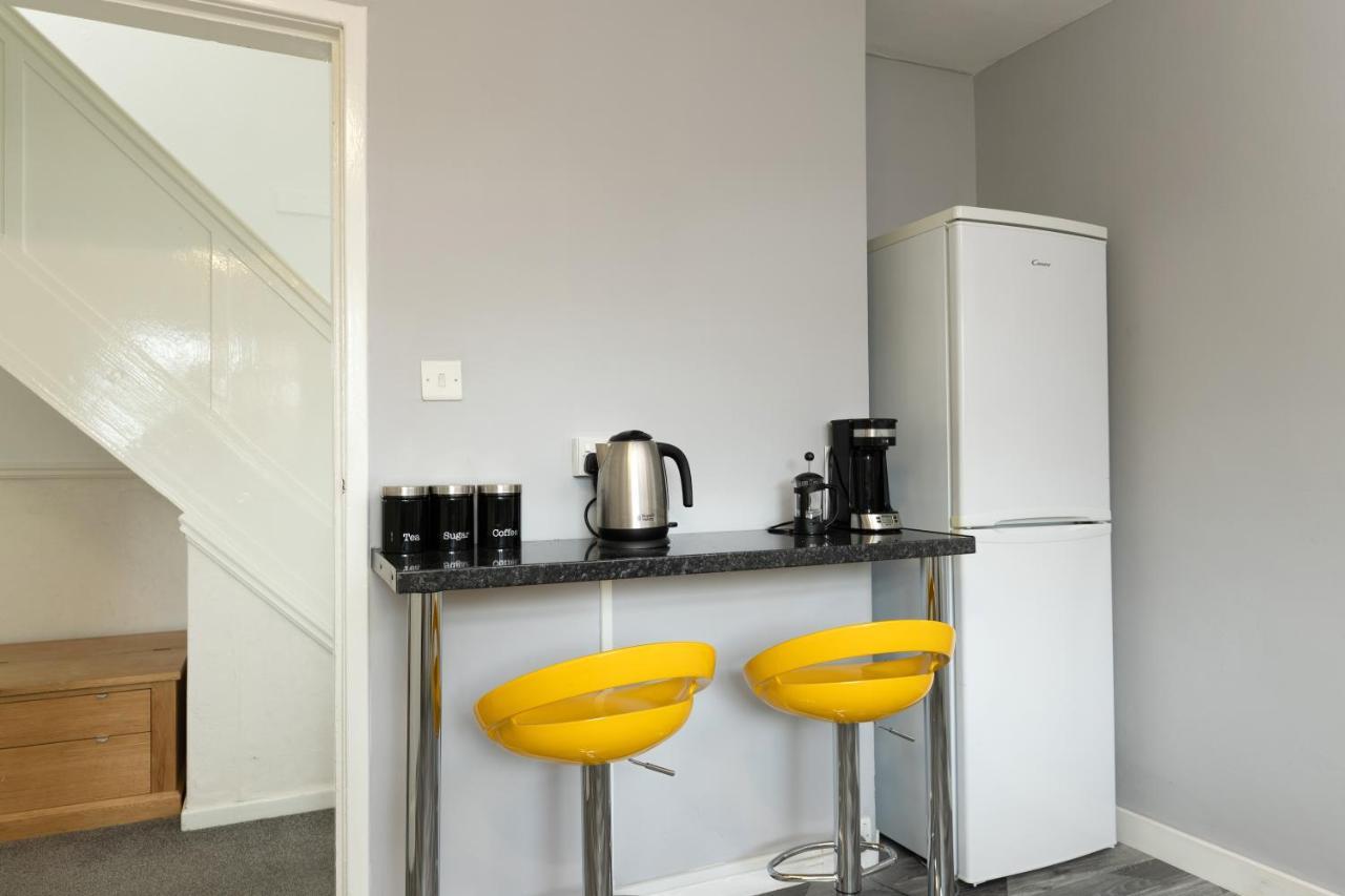 Taylor House Contractors Welcome Off Street Parking For Vans เดอรัม ภายนอก รูปภาพ